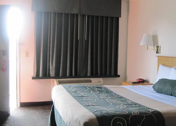 Travelodge By Wyndham Hotel