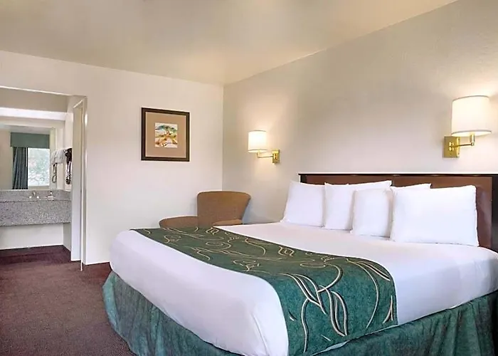 Hotel Travelodge By Wyndham 2*