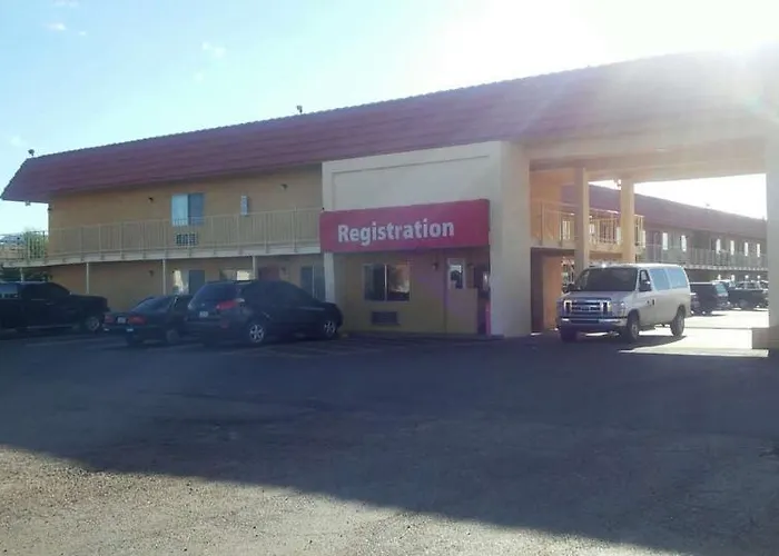 Travelodge By Wyndham Hotel 2*